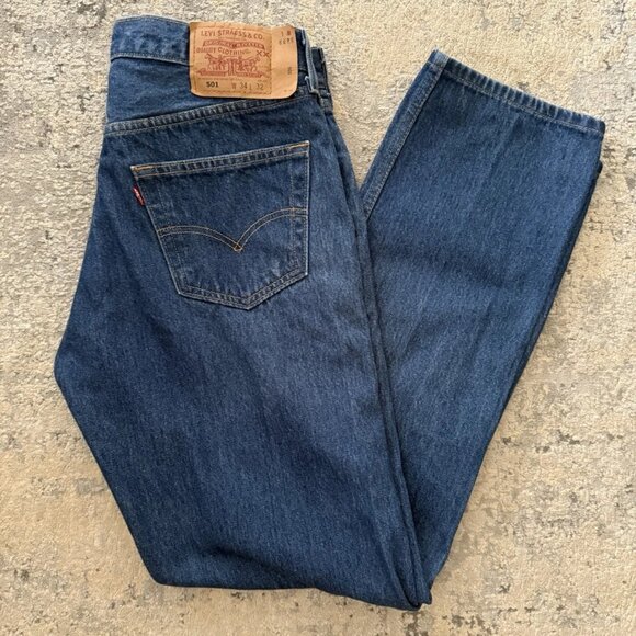 Levis Mens 501 Size 34x32 Denim Jeans Blue Straight Leg 5 Pocket Design - Picture 2 of 10